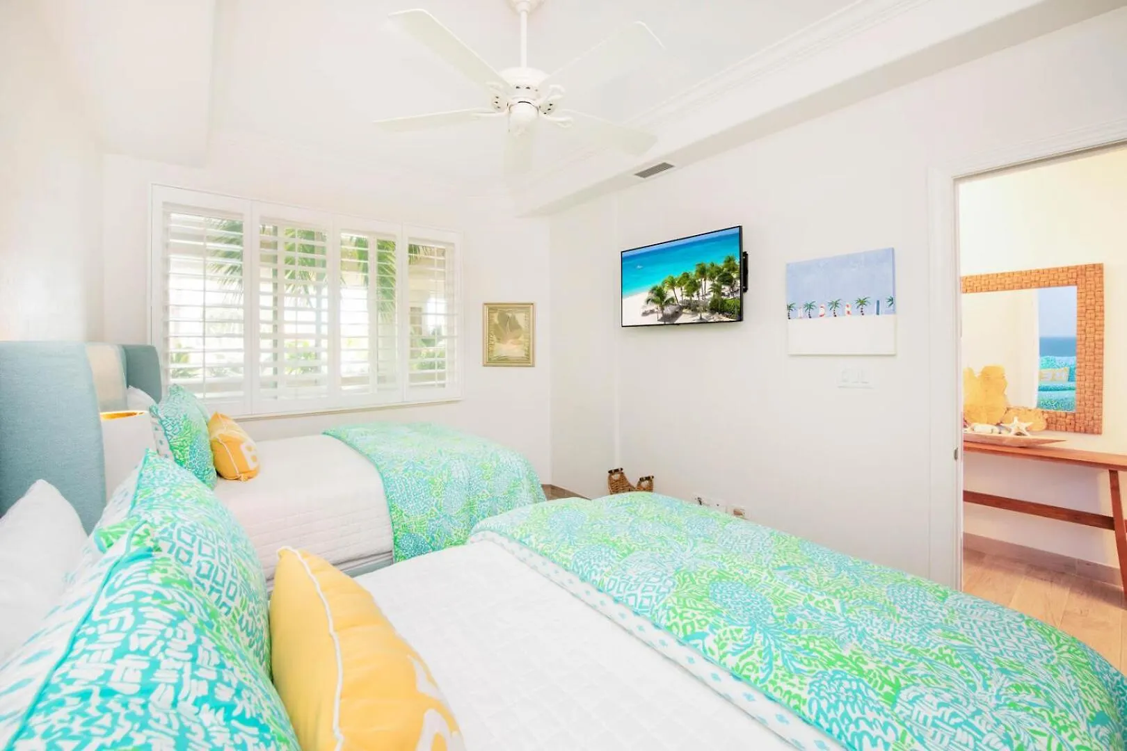 Apartment Beachcomber 04 George Town